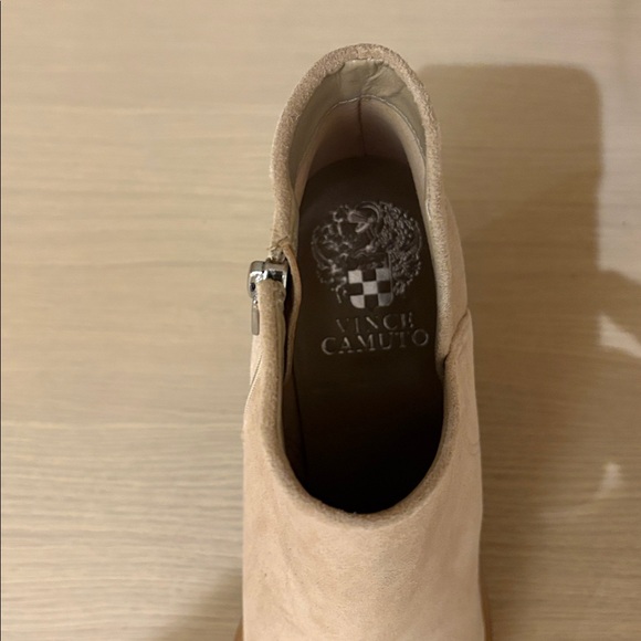 Vince Camuto Tan Ankle Booties Suede Grendan size 7.5 NWOB - Picture 5 of 6